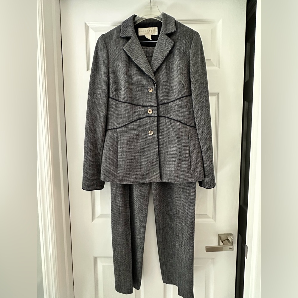 Women’s pant suit
